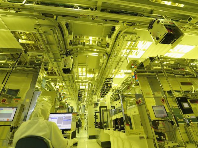 空中悬挂式无人搬送车包胶轮